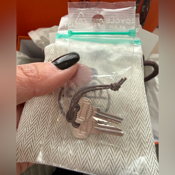 Hermès Picotin Lock 22 Craie – Like New - Picture 6 of 15